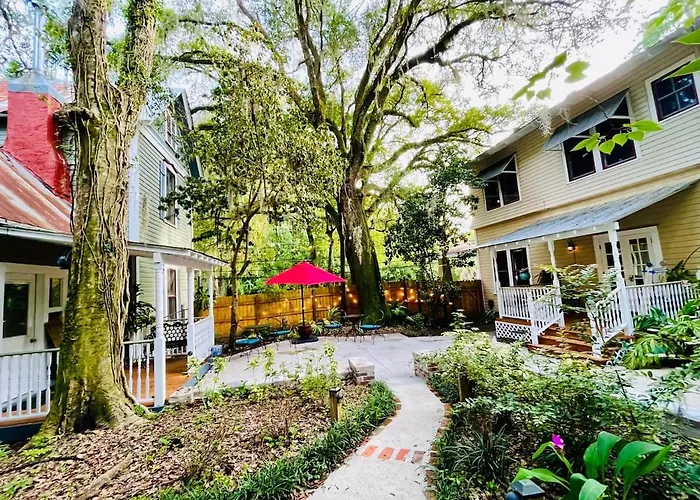 Grady House Bed And Breakfast