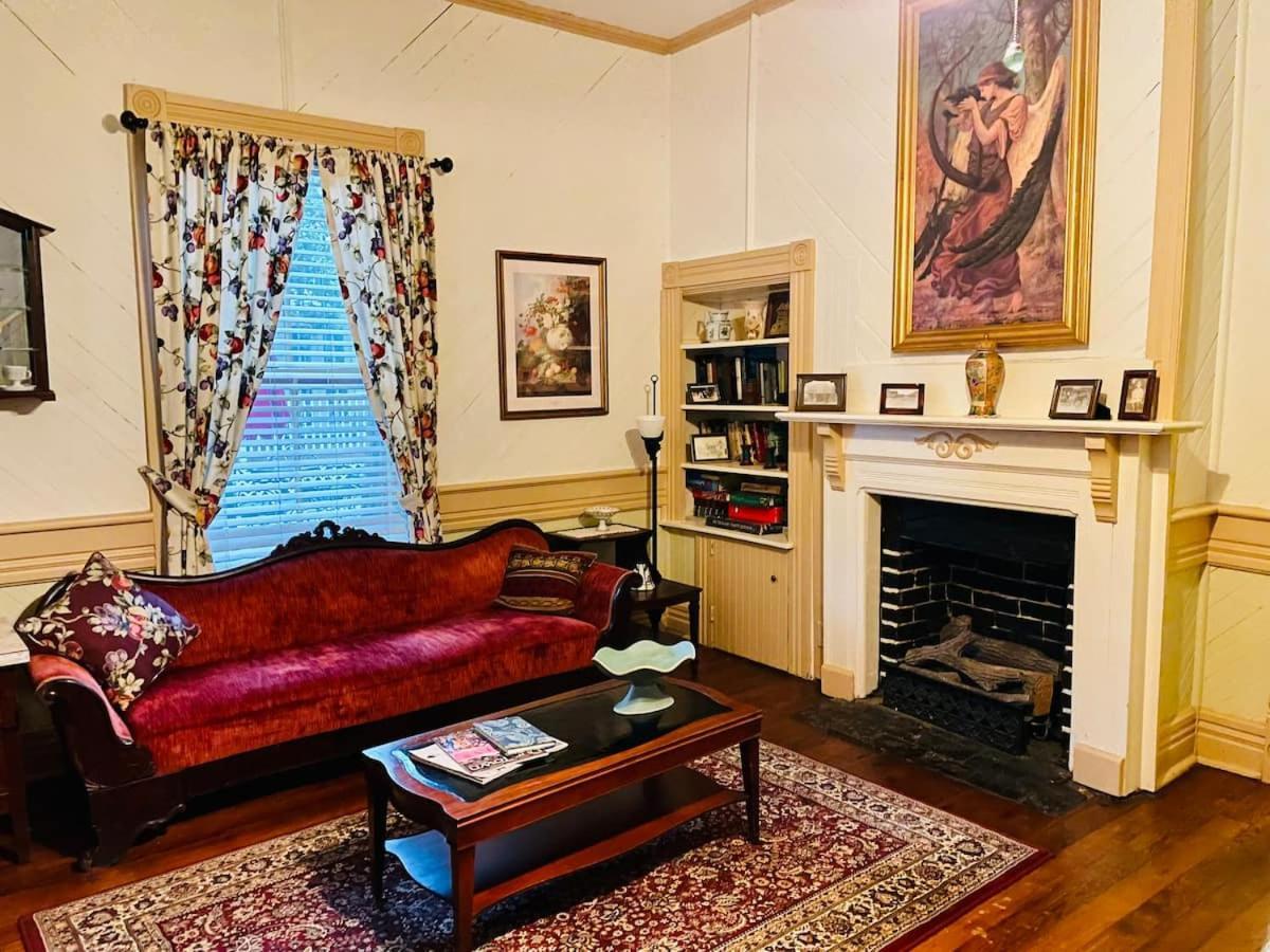 Grady House *